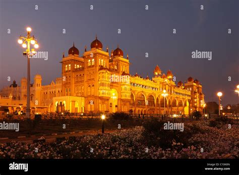 Maharaja Palace, Mysore Palace, illumination at night, Mysore ...