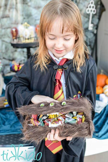 Harry Potter Monster Book of Monsters Candy Box Tutorial | Tikkido.com