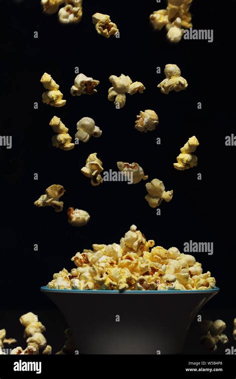 Popcorn popping motion hi-res stock photography and images - Alamy