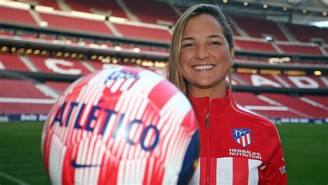 Deyna Castellanos protagoniza las nuevas camisas del Atlético de Madrid