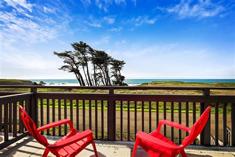 Two Queen Bed Suite at The Beachcomber Motel - Fort Bragg Mendocino CA Hotel Rooms