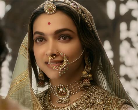 Padmavati new stills: Deepika Padukone defines beauty in these pictures ...