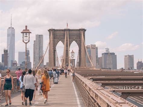 How to Walk Across the Brooklyn Bridge (Full Guide!) | Tall Girl Big World