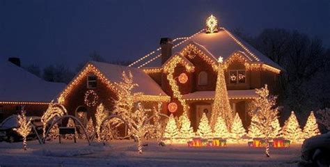 Fabulous Christmas House Lights Show - Design Swan