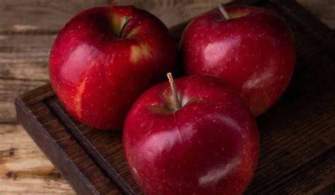 Red delicious apple nutrition data + health benefits - Arad Branding