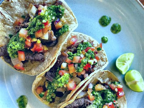 Tacos de fajitas de res con chimichurri - Delirios de Cocina