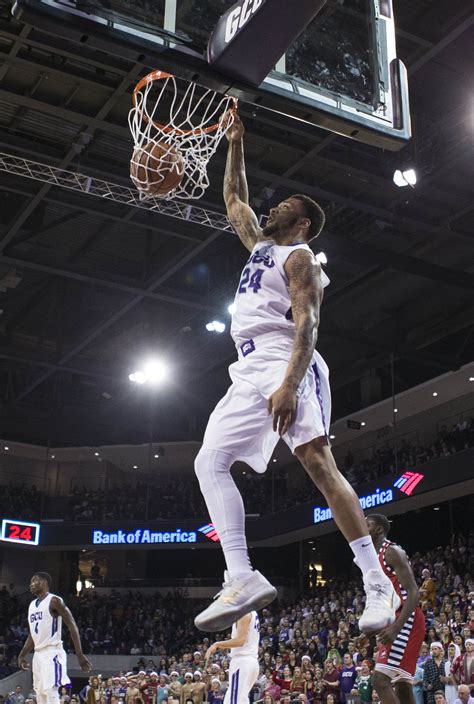 Slideshow: Men's basketball vs. Illinois-Chicago - GCU Today