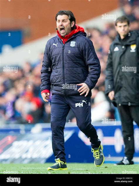 Dundee manager Paul Hartley during the Ladbrokes Scottish Premiership ...