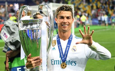 How many trophies does Cristiano Ronaldo have?