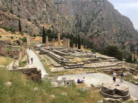 The Temple Of Apollo And Oracle Of Delphi - Euscentia