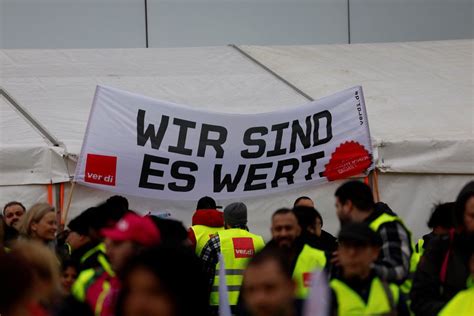 Strike at German airports grounds nearly 300,000 passengers | Reuters