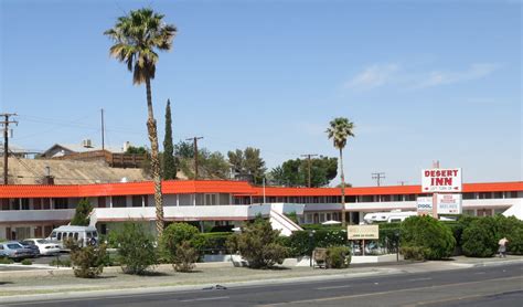 The sad old motels of Barstow, California / Boing Boing