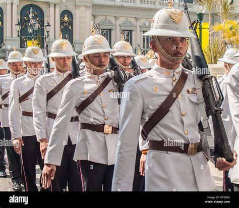 Bangkok, Thailand. 14th Nov, 2006. Soldiers of the Royal Thai Army King ...