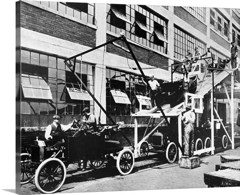 Model T assembly line at the Ford automobile plant in Highland Park ...