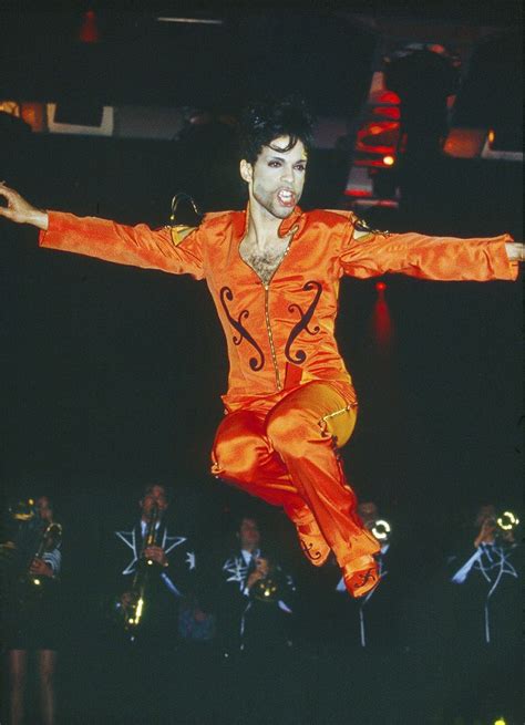 [PICS] Prince’S Style — See The Late Legend’s Most Iconic Outfits – Hollywood Life