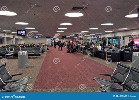 Spokane International Airport - Empty Terminal A/B Ticketing Hall ...