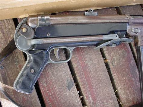 MP40 replica,this thing looks real!