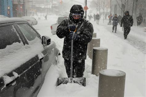 News Wrap: Winter storm blasts the East Coast | PBS NewsHour