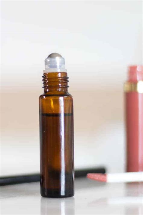 Essential Oils for Eyebrow Growth - Our Oily House