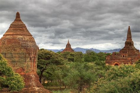 Bagan Temples, Myanmar by Kateryna Negoda