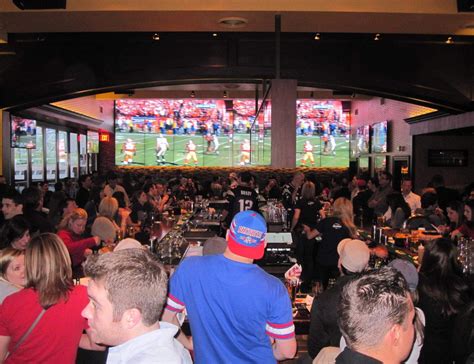 The 8 best sports bars in Boston for March Madness | Sports bar, Fun ...