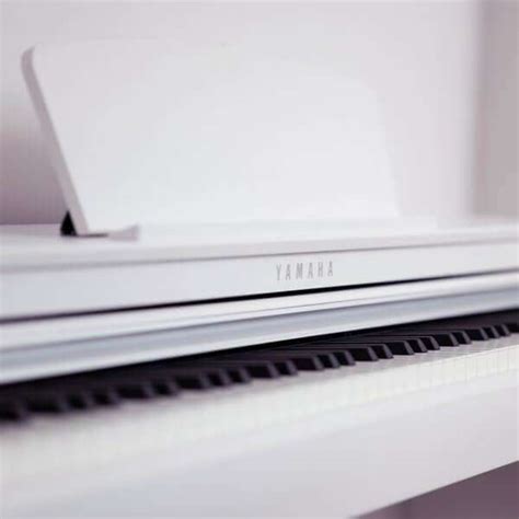 Yamaha CLP725 | Entry Level CLP Clavinova Piano & FREE UK P&P