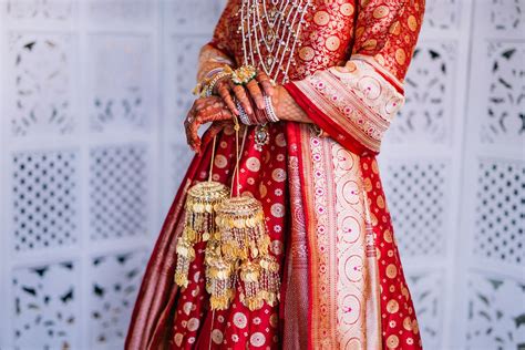 Gorgeous Sikh Wedding With The Bride In An Offbeat Silhouette | WedMeGood