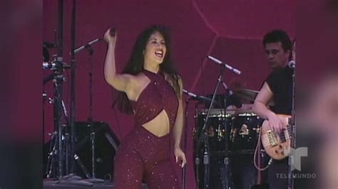 Selena con el tema 'La Carcacha' (VIDEO) | Telemundo