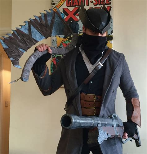 Bloodborne Hunter Cosplay with hand crafted Saw Cleaver and Blunderbuss ...