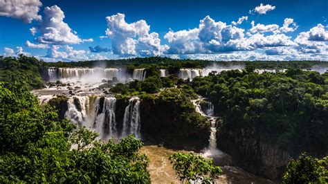 Download wallpaper: Brazilian side of Iguazu Falls 2880x1620