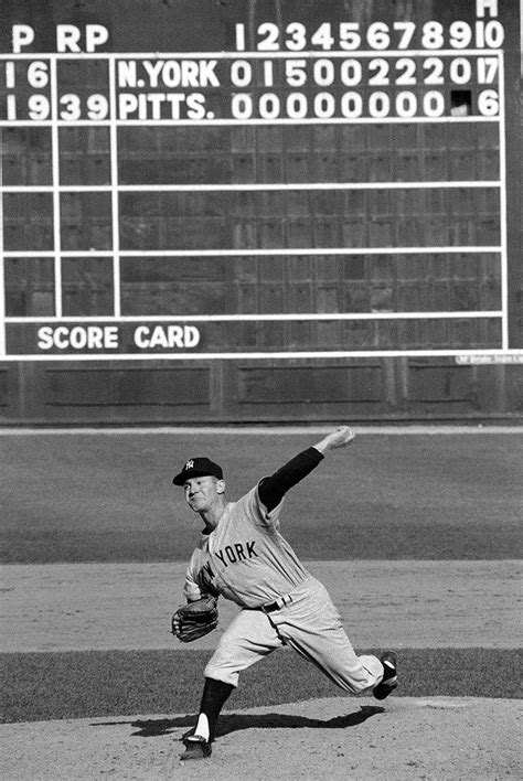 Classic SI Photos of Whitey Ford | Yankees baseball players, Yankees ...