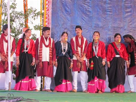 Traditional Dresses and Ornaments of Garhwal-Kumaon Stage Comeback ...