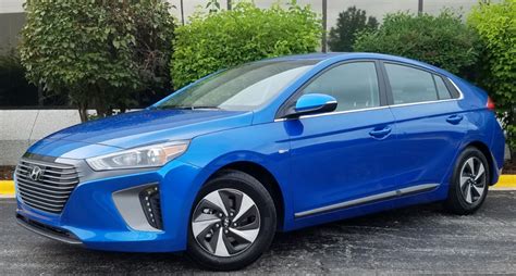 2018 Hyundai Ioniq Hybrid The Daily Drive | Consumer Guide®