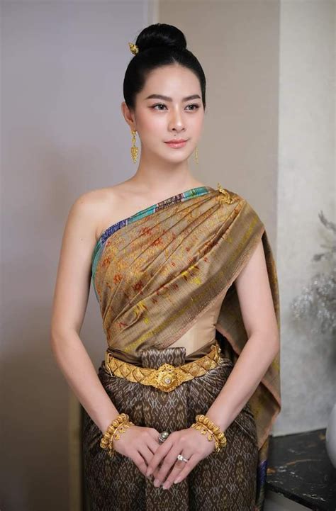 🇰🇭 Khmer Traditional Style/Costume- Cambodia 🇰🇭 | Traditional dresses, Cambodian wedding, Nepal ...