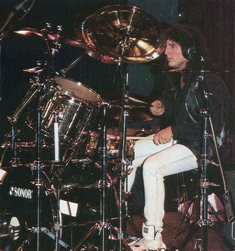 Deen Castronovo - DRUMMERWORLD