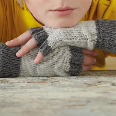 Child’s Fingerless Gloves | Knitting Patterns | Let's Knit Magazine