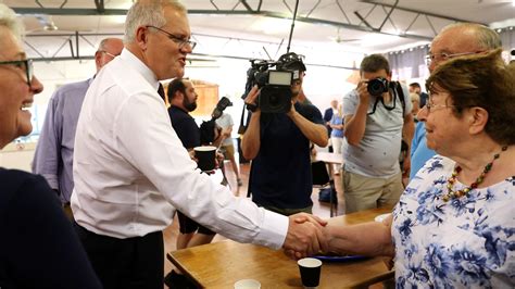 Australian election heads for tight finish as major parties struggle