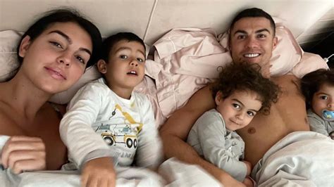 Kuschelzeit: Cristiano Ronaldo teilt niedliches Familienfoto