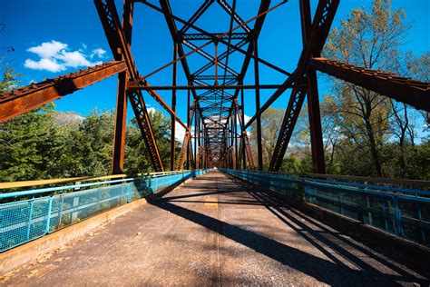 Visiting the Old Chain of Rocks Bridge (Pictures)