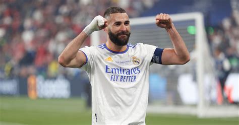 Karim Benzema celebrates after Real Madrid win the Champions League ...