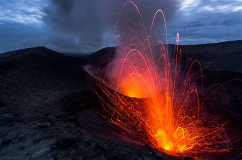 Alive, powerful and definitely unsafe - Yasur volcano, Vanuatu. [1920x1272] [OC] : EarthPorn