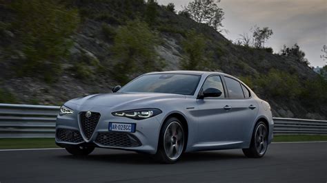 2023 Alfa Romeo Giulia and Stelvio tweaked outside and in – That Life Cars