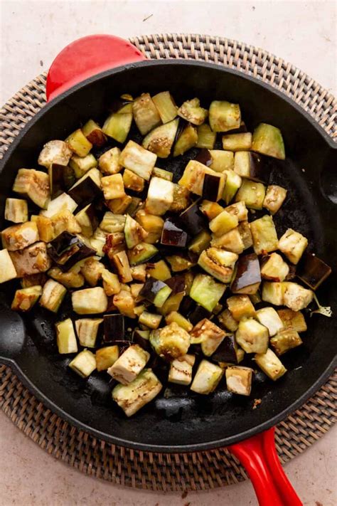 Thai Red Curry With Eggplant - The Yummy Bowl