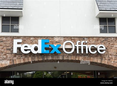 Fedex office logo hi-res stock photography and images - Alamy