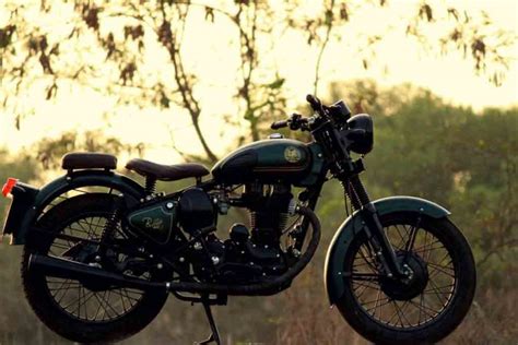 Modified Royal Enfield Bullet 350 Dons True Retro Classic Look