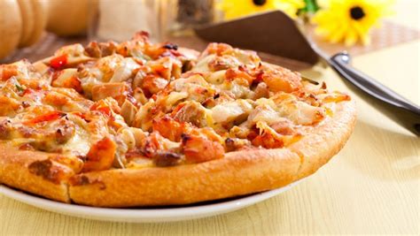 Spicy Chicken Pizza Recipe | Italian Recipes in English