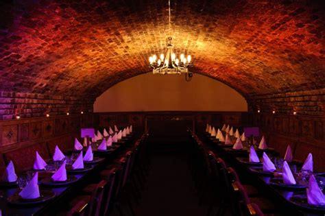 10 Things You’ll Love About London’s Best Dinner Show - Smartsave