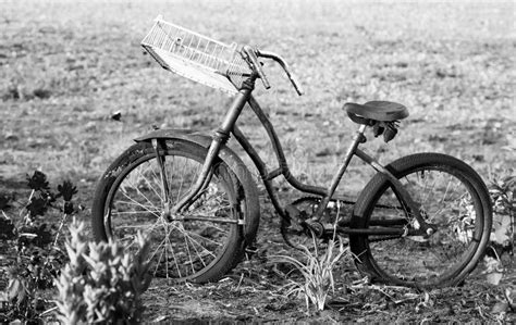 Vintage Bicycle in Black and White Stock Image - Image of rustic, decoration: 25292809