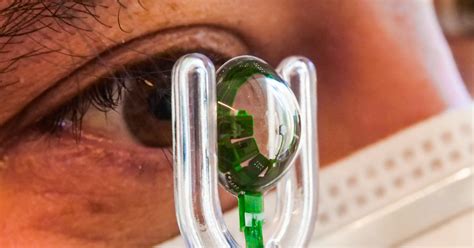 Mojo's Smart Contact Lenses Begin In-Eye Testing - CNET