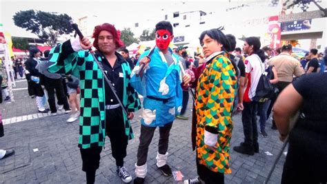 Urokodaki cosplay I did last weekend : r/KimetsuNoYaiba